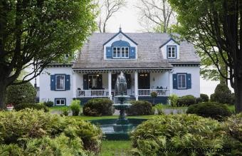 Elegir una fuente de agua Feng Shui para el frente de una casa