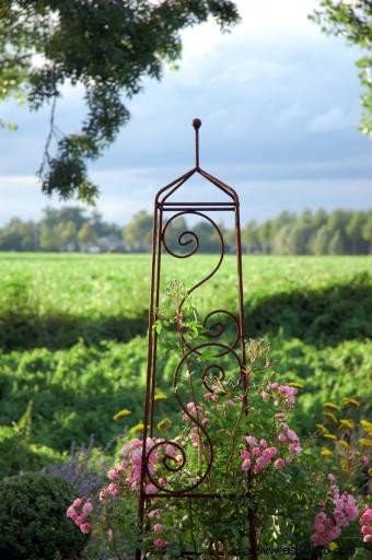 Obeliscos de jardín de hierro forjado