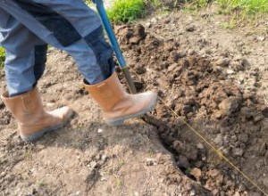 Cómo labrar la tierra del jardín sin cultivadora: Guía experta de doble excavación
