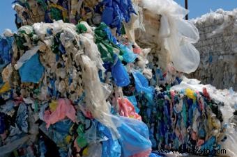 ¿Son las bolsas de compras de plástico un problema en nuestro entorno?