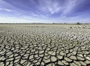 ¿Cuáles son las principales causas naturales y humanas de la sequía?