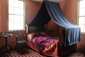 Ideas para camas con dosel y cómo decorar tu habitación en consecuencia