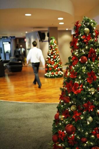 12 alegres ideas y temas de decoración navideña para la oficina