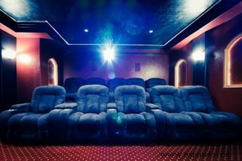 13 características clave del diseño de interiores de cine en casa