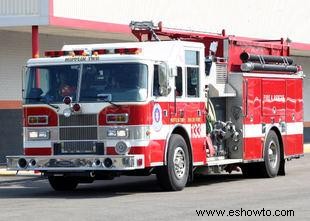 Pijama de camión de bomberos para niño