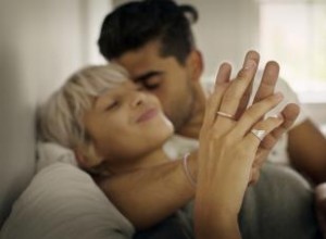 ¿En qué dedo se lleva el anillo de promesa? Guía experta con opciones tradicionales y modernas