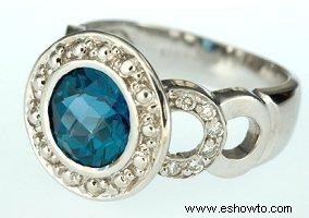 Anillo de compromiso de diamante azul