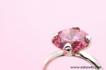 Anillos de compromiso de diamantes rosas