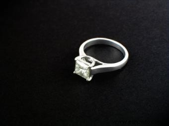 Anillo de diamantes con montura en U