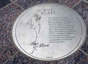 Bill Blass: El Legendario Diseñador de Moda Estadounidense