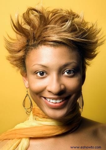 Color de cabello para mujeres negras:tonos impresionantes y mejores tipos 