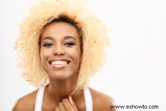 Color de cabello para mujeres negras:tonos impresionantes y mejores tipos 