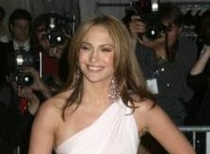 Peinados Icónicos de Jennifer López: Guía Experta para Lograrlos en Casa