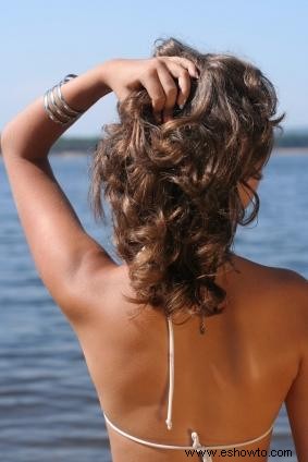 7 consejos para el cabello de verano sobre el cuidado y el peinado de los profesionales 