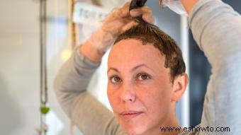 Cómo teñir tu propio cabello:pasos caseros con resultados profesionales 