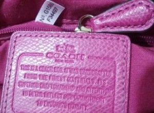 Guía Completa de Números de Serie en Bolsos Coach: Cómo Verificar Autenticidad e Historia