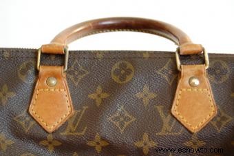 Cómo detectar un bolso falso de Louis Vuitton 