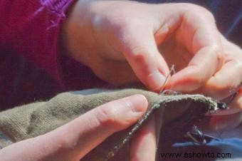 Cómo reparar bolsos de cuero