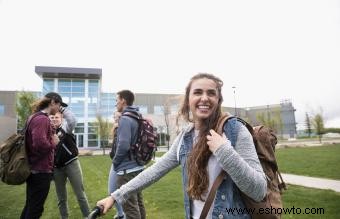 Tipos elegantes de bolsos para la escuela