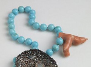 Entrevista con Stephanie Tomczak: Joyería Inspirada en el Océano y Ciclos de Vida