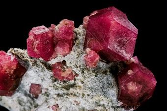 Guía de piedras natales de enero:Granate impresionante y cuarzo rosa