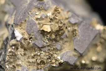 Metales utilizados en joyería:tipos comunes y sus beneficios