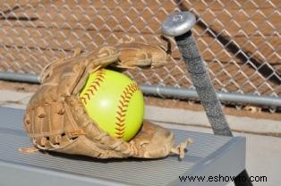 Estilos de joyas de softbol para chicas poderosas