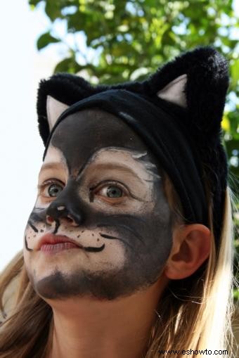 Aspectos básicos de la pintura facial para gatos:Conviértete en un lindo gatito o un felino feroz