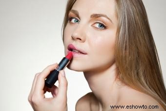 Consejos de lápiz labial para labios finos