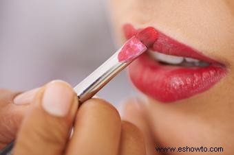 Consejos de lápiz labial para labios finos