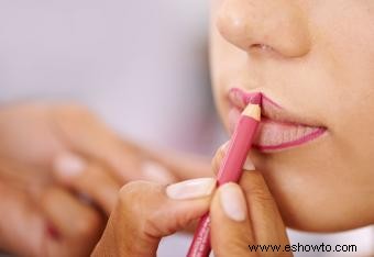 Consejos de lápiz labial para labios finos