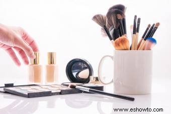 Ideas ingeniosas de organizador de maquillaje DIY para todos los espacios