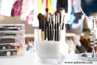 Ideas ingeniosas de organizador de maquillaje DIY para todos los espacios