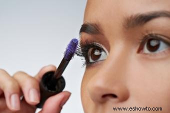 Consejos de maquillaje para mujeres con cabello negro y ojos castaños oscuros
