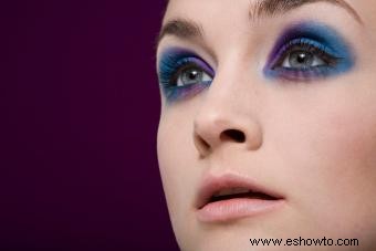 Impresionantes ideas de maquillaje azul real