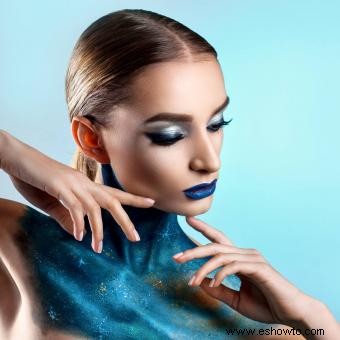 Impresionantes ideas de maquillaje azul real