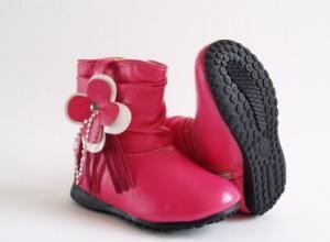 Botas de moda para niños pequeños