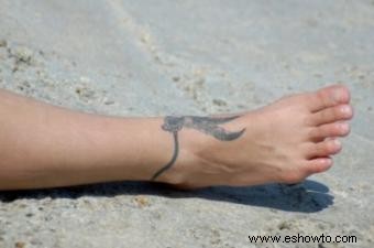 Tatuajes de brazaletes en el tobillo