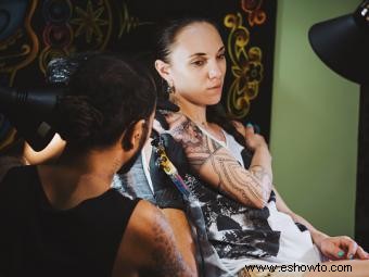 ¿Puedes hacerte un tatuaje mientras amamantas