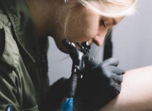 Camuflaje de Cicatrices con Tatuajes del Color de la Piel: Guía Experta