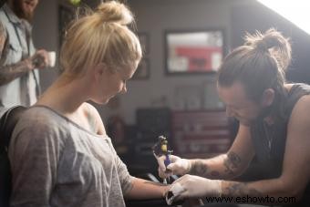 Controlar el dolor con tatuajes