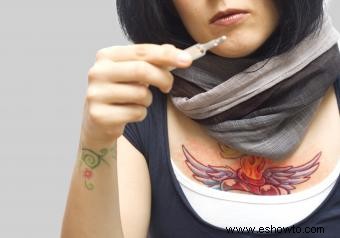 Síntomas de tatuaje infectado