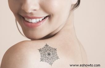 Ideas de tatuajes de copos de nieve que no te dejarán frío