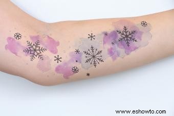 Ideas de tatuajes de copos de nieve que no te dejarán frío
