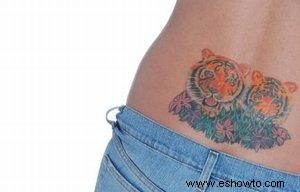 Tatuajes en la parte baja de la espalda para mujeres