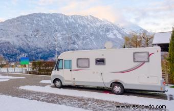 25 consejos para acampar en casas rodantes en invierno para mantenerse seguro y cálido