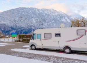 25 consejos para acampar en casas rodantes en invierno para mantenerse seguro y cálido