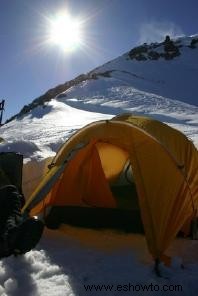 Lo esencial para acampar en invierno:prepararse para la supervivencia