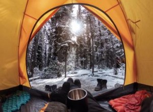 Encontrar el equipo adecuado para acampar en invierno:desde la tienda hasta el saco de dormir 