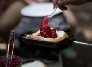 12 Recetas Fáciles y Deliciosas de Postres para Acampar en Fogueo